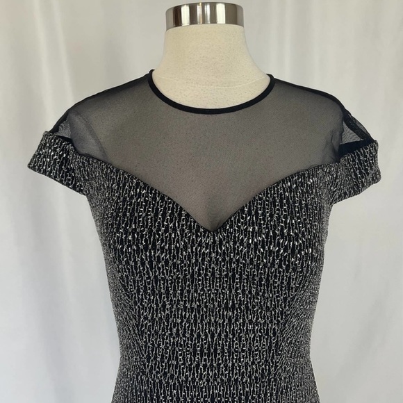 Betsy & Adam Women's Formal Dress Size 6 Black & Silver Metallic Knit Long Gown - Picture 6 of 10